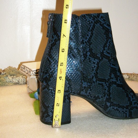 OLD NAVY Sz 10 NWOT Rear Zip Blue/Black Snakeskin Pattern Booties 3" Heel - Picture 13 of 15